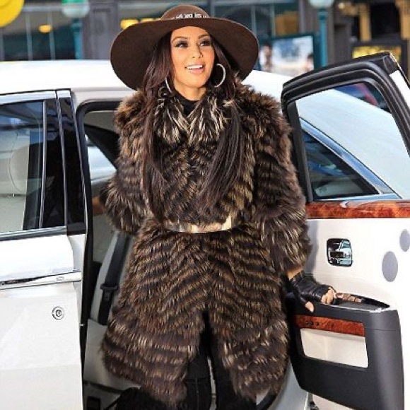 Red and silver fox fur coat - Picture 7 of 9